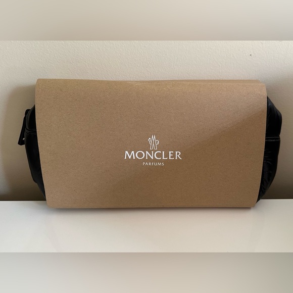 NEW Moncler Toiletry Bag + FREE Gift with Purchase Moncler Shower Gel - Picture 8 of 11
